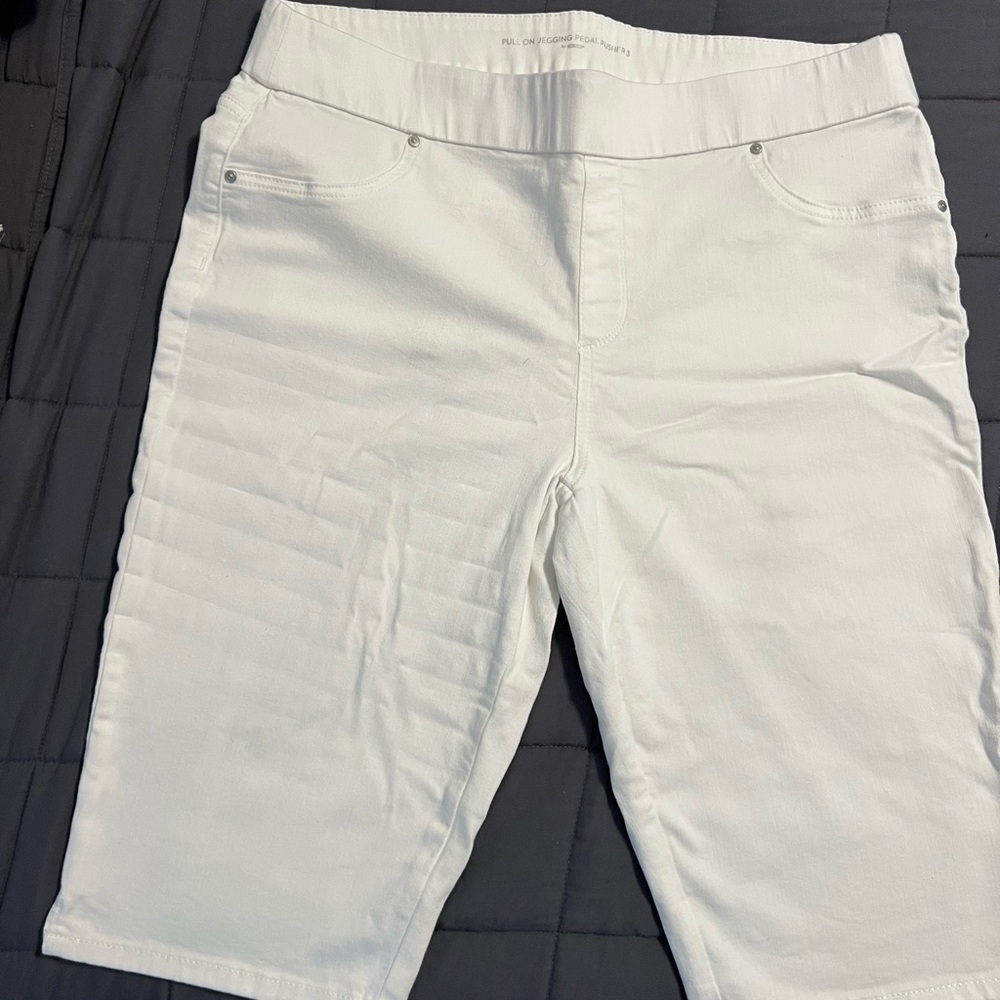 Chicos pull on jagging pedal pushers white